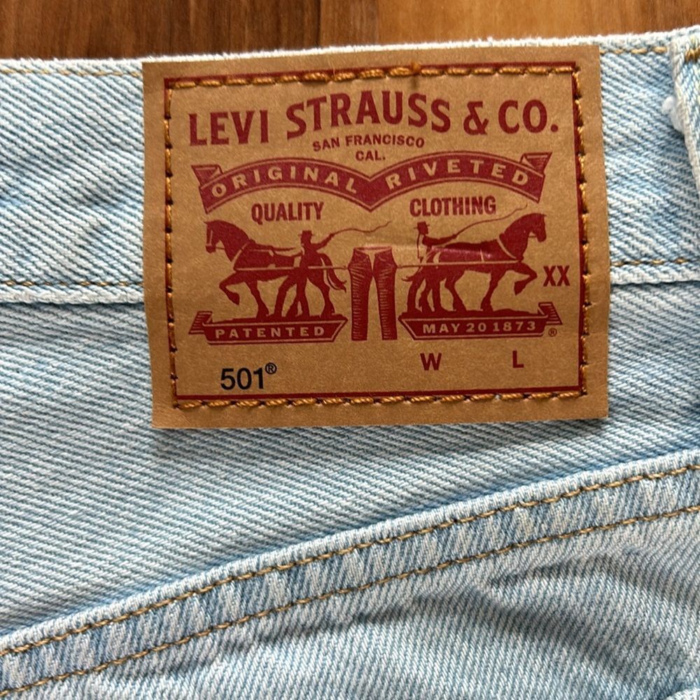 Levi's 501 Light Wash Jean Shorts - Picture 6 of 8
